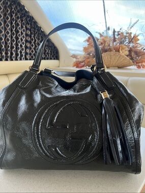 Gucci AUTHENTIC  dark  Olive Patent Leather Soho Tassel Shoulder Tote
